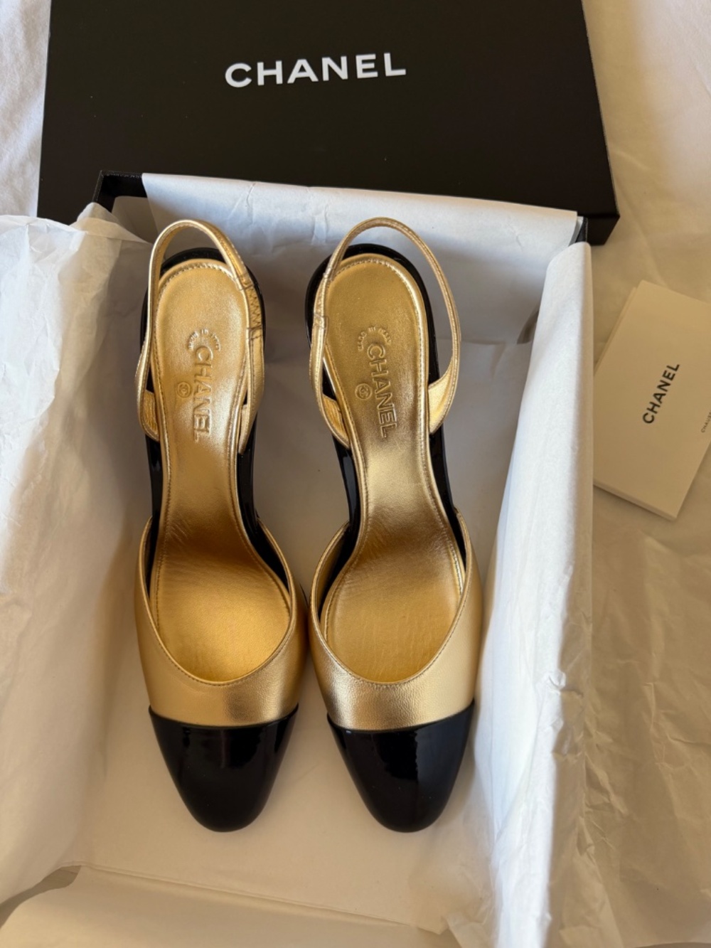 Chanel Apple heel shoes - Picture 2 of 5